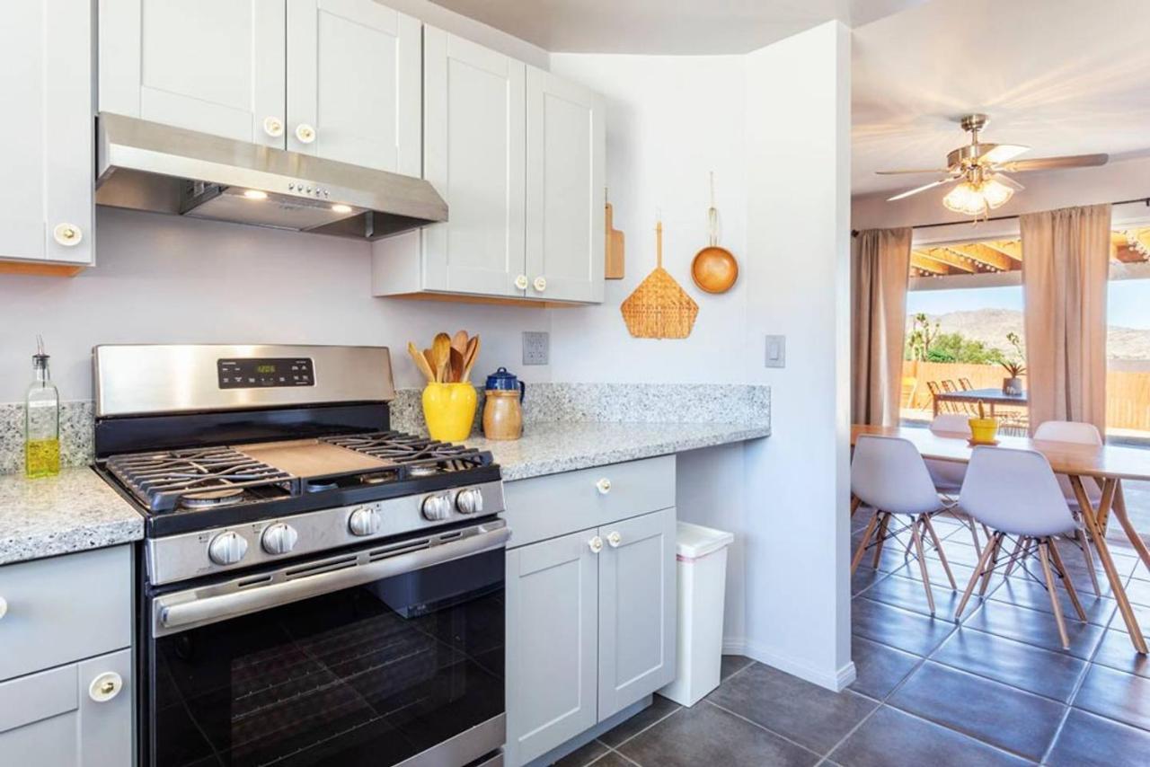 Villa Made In The Shade - Central, Hot Tub, Ac, Sleeps 8 à Joshua Tree Extérieur photo
